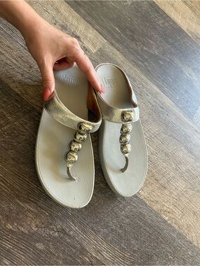 FitFlop Silver Beaded Toe-Post Sandals - Metallic Gold
